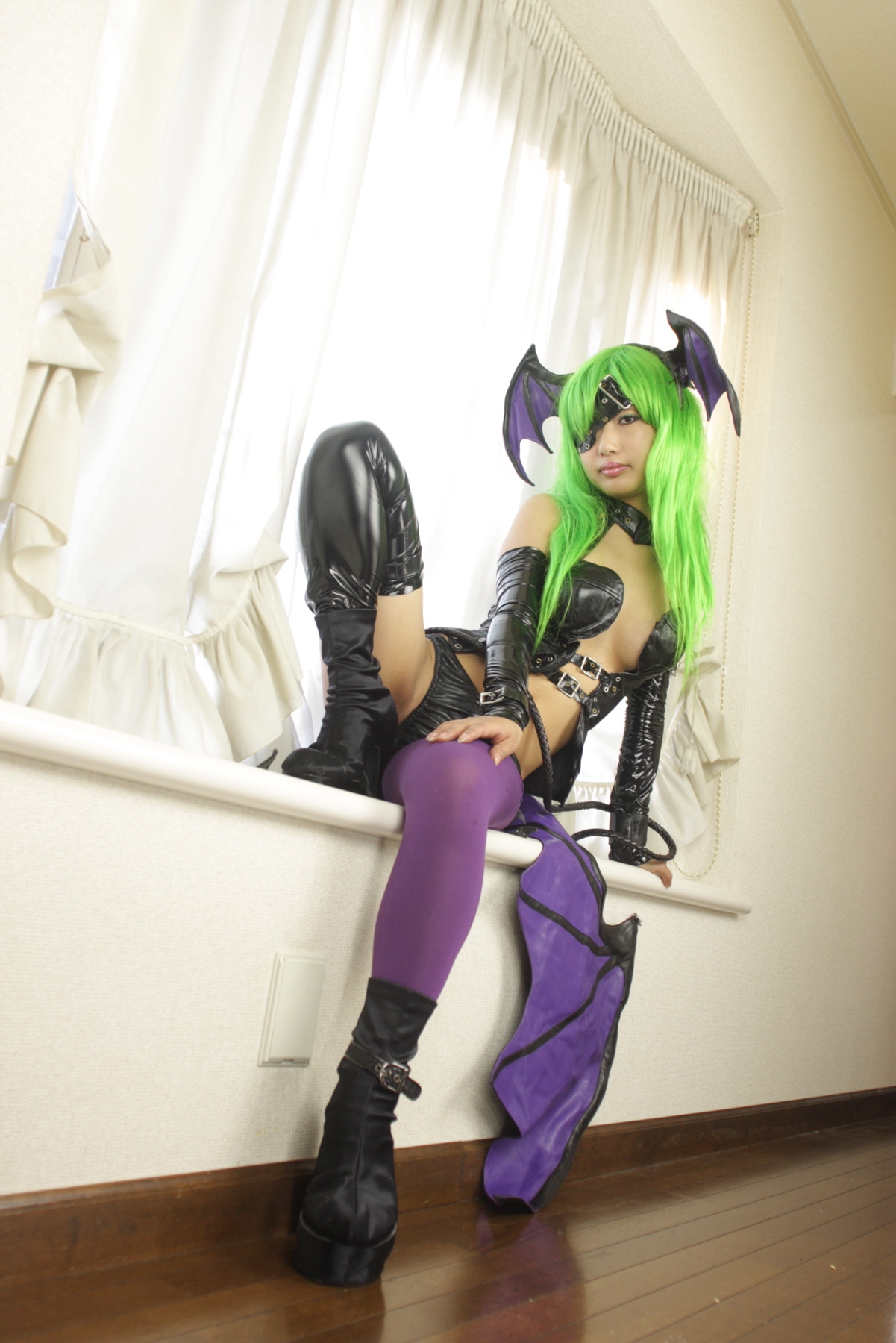 [Cosplay]  Darkstalkers - Morrigan with great body in latex 2